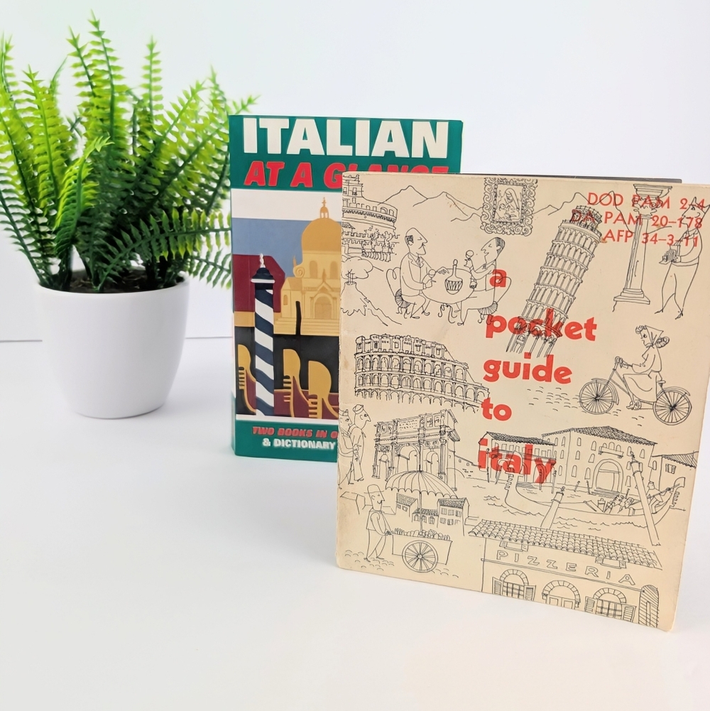 Vintage Italian Travel And Grammar Books Set Of 2. 8.9oz